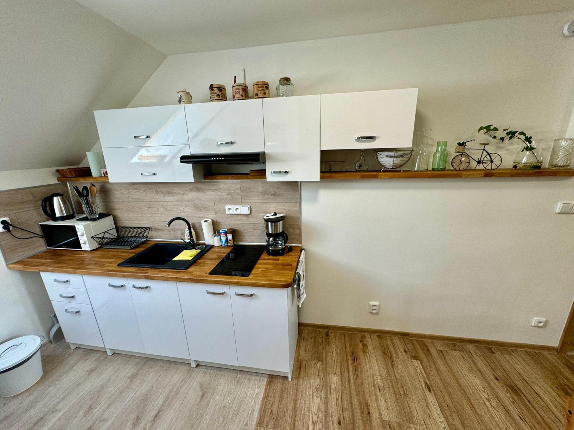 Apartmany Na Kopci เยเซนิค ภายนอก รูปภาพ